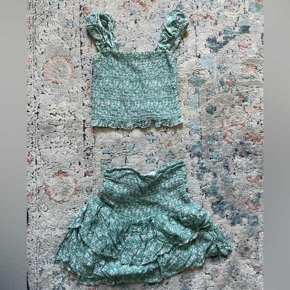 2 piece top and skirt - Picture 2 of 4